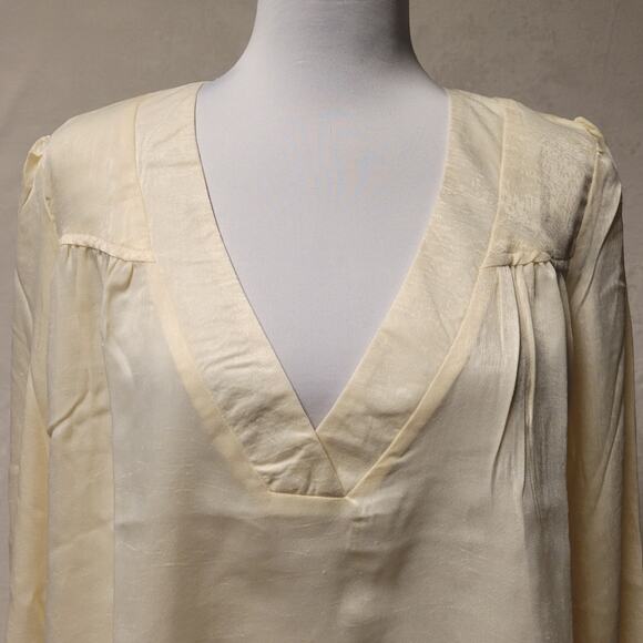 NWT Band of the Free Ivory V-Neck Blouse Long Balloon Sleeve Career Church - M - Picture 3 of 10